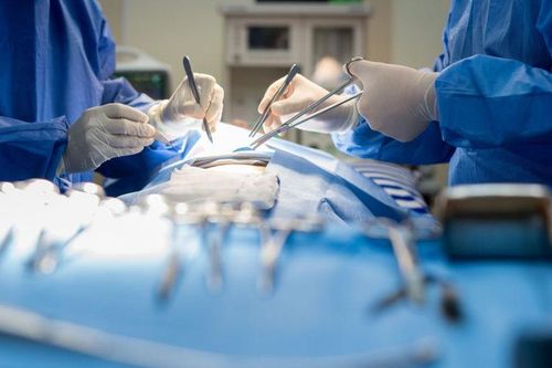 Mất 20 triệu đồng phẫu thuật ngực, 30 ngày sau vội vàng khăn gói vào viện