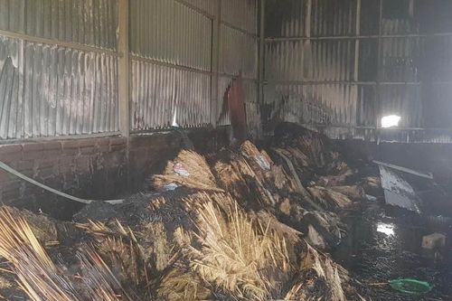 Ninh Bình: Cháy lớn tại xưởng sản xuất bông lau, thiệt hại 1 tỷ đồng