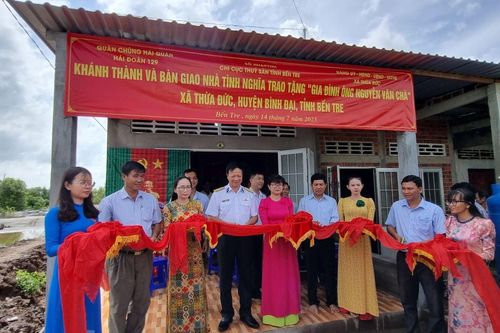 Hải đoàn 129 Hải quân bàn giao nhà tình nghĩa cho gia đình chính sách