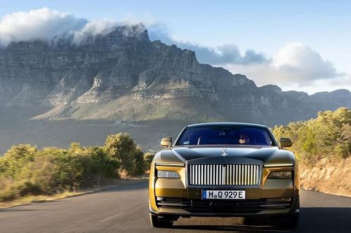 Rolls-Royce ra thông báo đến những khách hàng mua xe Spectre để kiếm lời