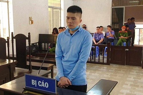 Sát hại vợ hờ, người đàn ông lĩnh án 18 năm tù