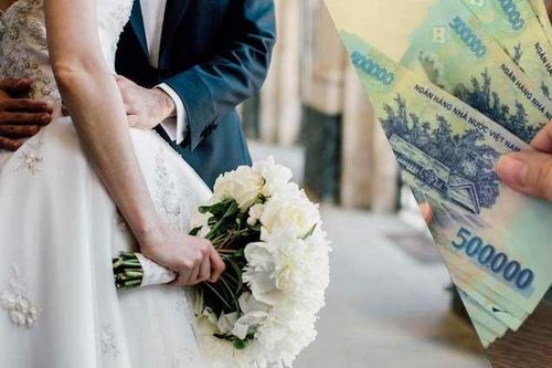Mẹ chồng thu hết 'của hồi môn' của con dâu sau khi cưới