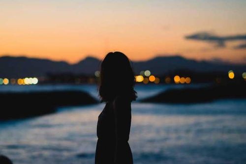 Mẹ không chấp nhận bất kỳ người yêu nào của tôi vì lý do quái gở