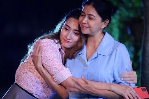 Mẹ chồng đột ngột đến nhà và cho vợ chồng tôi 300 triệu