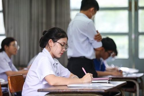 Loạt câu hỏi gây tranh cãi trong đề thi tốt nghiệp THPT 2023: Sử, Địa, Anh đều góp mặt