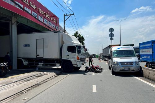 Xe tải chạy từ trụ sở công ty ra Quốc lộ 1, tai nạn liên hoàn