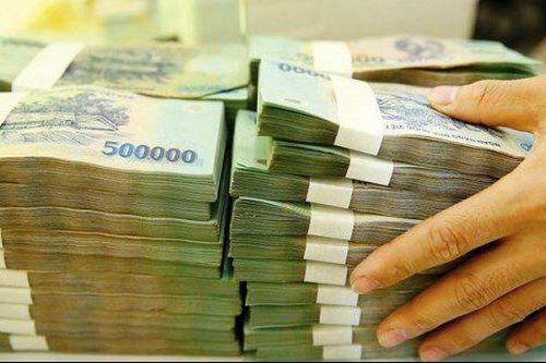 Lo sợ rủi ro khi đầu tư BĐS, chứng khoán, người dân tiếp tục tăng gửi tiền vào ngân hàng dù lãi suất giảm mạnh