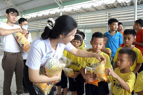 Đem niềm vui hè cho trẻ em
