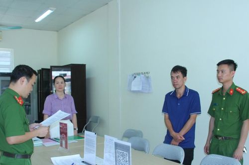 Bắt giữ đối tượng say rượu chống người thi hành công vụ và hủy hoại tài sản