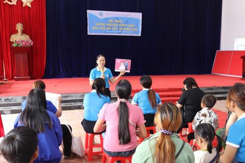 Gần 200 hội viên, phụ nữ huyện Mường Khương được tuyên truyền pháp luật phòng, chống mua bán người