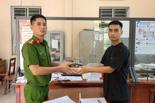 Trao trả 320 triệu đồng cho người chuyển nhầm tài khoản ngân hàng