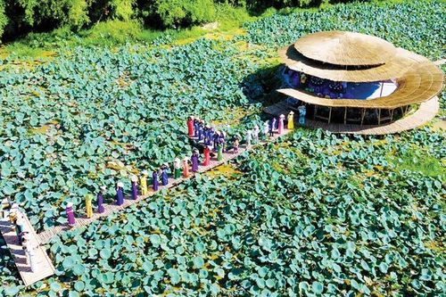 Áo dài với làng cổ
