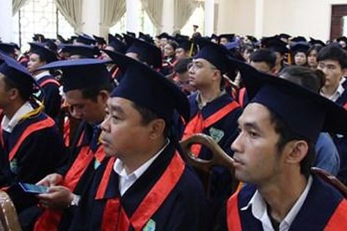 Hơn 220 tân tiến sĩ, thạc sĩ nhận bằng tốt nghiệp