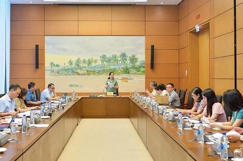 Hỗ trợ các điều kiện bảo đảm việc trình dự án Luật Chuyển đổi giới tính