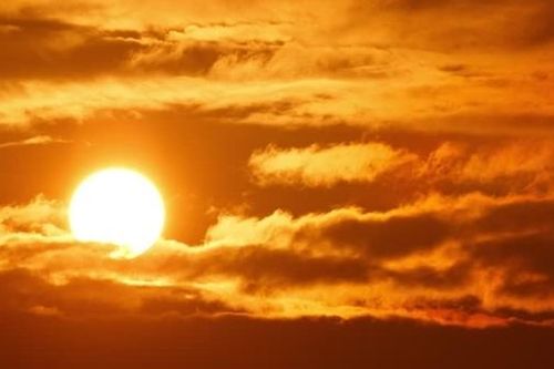 Vùng núi Bắc Bộ chiều tối mưa to, miền Trung nền nhiệt vẫn ở mức cao
