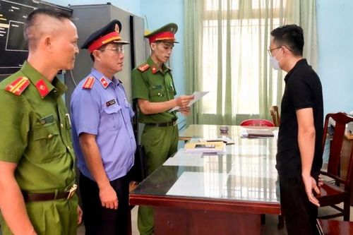 Lợi dụng lòng tin người gửi tiền, cựu nhân viên ngân hàng lừa đảo chiếm đoạt hơn 5 tỉ đồng