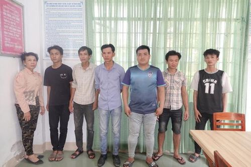 Làm rõ hành vi cố ý gây thương tích của ba mẹ con