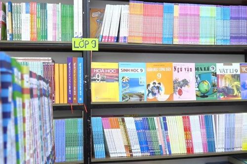 Chuẩn bị năm học mới, phụ huynh mua sách cho con ở đâu và lựa chọn sách như nào?
