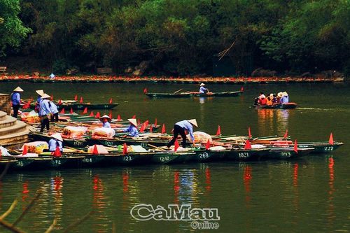 Khám phá Tràng An