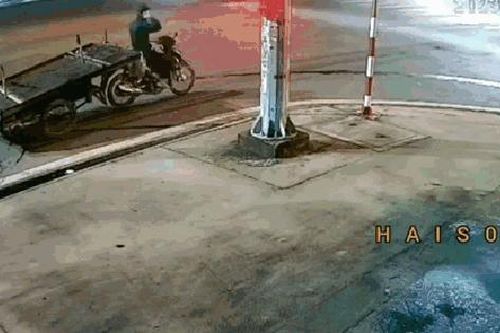 Hai xe container đâm thẳng vào nhau rồi bốc cháy dữ dội và nguyên nhân khiến nhiều người phẫn nộ