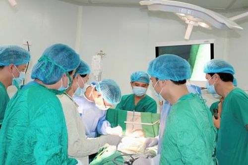 Phẫu thuật nội soi điều trị cho bé gái bị lõm xương ức