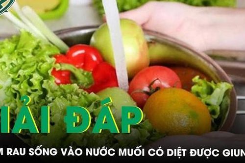 Ngâm rau sống vào nước muối có diệt được giun sán?