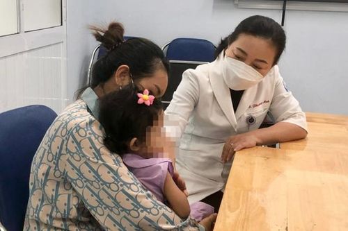 Cứu sống bé 3 tuổi bị lõm ngực nặng phải cắt phổi