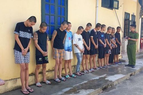 Giải quyết mâu thuẫn bằng mã tấu, bom xăng