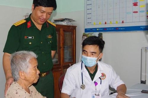 Khám, cấp phát thuốc miễn phí cho hàng trăm người dân thuộc gia đình chính sách