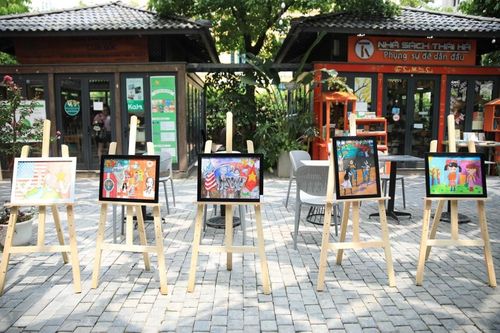 Đại sứ Mỹ thích thú trước đặc sản Hà Nội