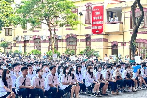 Trường THPT Trần Phú - Hoàn Kiếm: Định hướng nghề nghiệp cho học sinh khối 10