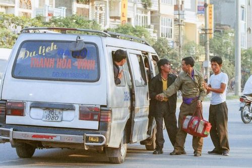 Cuộc đời sau ống kính: Bến xe 20 năm trước