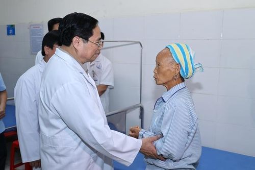 Thủ tướng Phạm Minh Chính dâng hương tại Nhà tưởng niệm Chủ tịch Hồ Chí Minh và thăm Bệnh viện đa khoa tỉnh Bắc Kạn