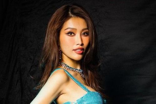 Diễn vedette, Á hậu Chế Nguyễn Quỳnh Châu 'hút mắt' với vòng 1 gợi cảm, khoe đường cong bốc lửa