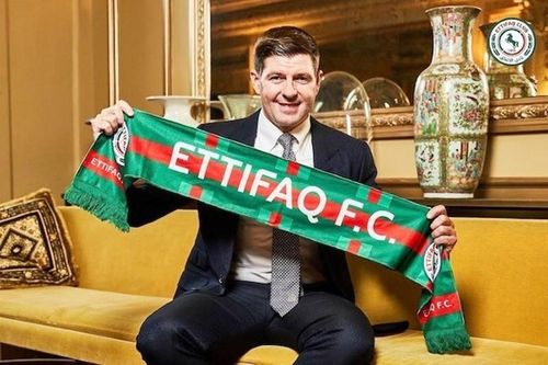 HLV Steven Gerrard một bước vào 'giới tinh hoa'