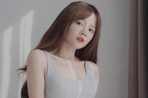 Bỏ hình tượng ngây thơ, 'hot girl ảnh thẻ' ngày càng bốc lửa