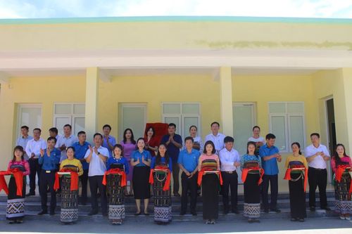 Trao nhà công vụ cho giáo viên trường vùng cao Thanh Hóa