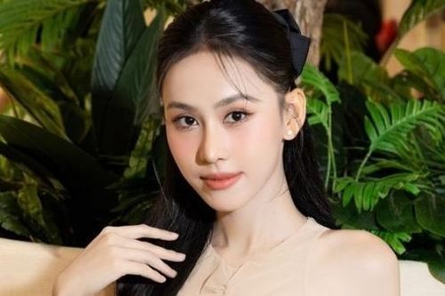 Á hậu Ngọc Hằng khoe khéo chân dài, eo thon