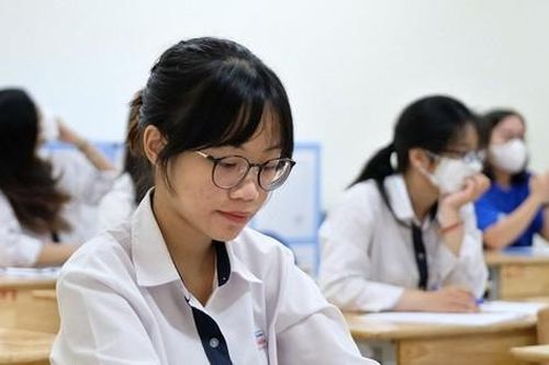 Lùm xùm đề thi tốt nghiệp THPT: Bộ GD&ĐT thiếu cầu thị