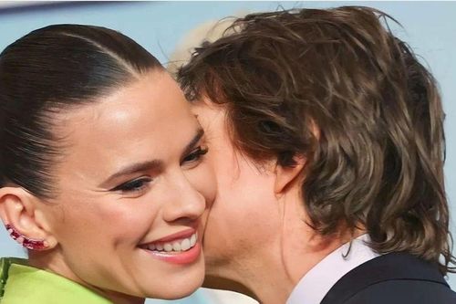 Nhan sắc nữ diễn viên kém 20 tuổi dính tin đồn hẹn hò Tom Cruise