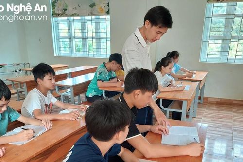 Tâm sự nghẹn lòng của giáo viên giỏi hơn 10 năm dạy hợp đồng
