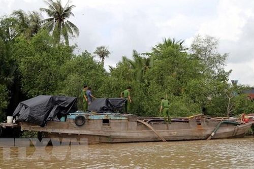 Tiền Giang: Xử lý 208 vụ với 369 đối tượng khai thác cát trái phép
