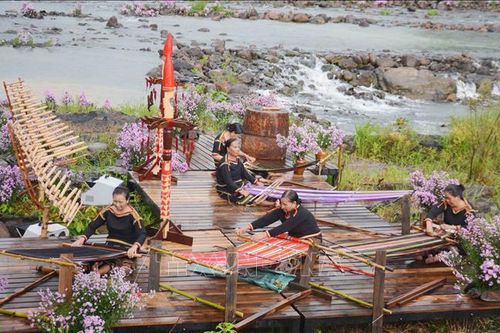Ấn tượng với Chương trình nghệ thuật thời trang thổ cẩm các dân tộc Đắk Lắk