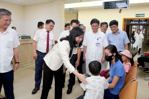 Bộ trưởng Bộ Y tế đánh giá cao trình độ ghép tạng ở Huế