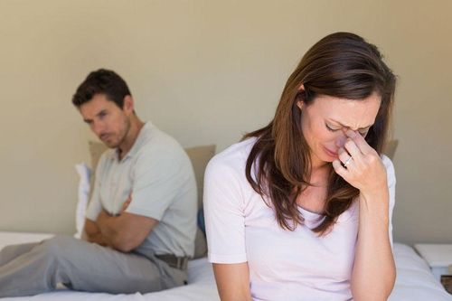 Chồng giấu nhẹm chuyện từng kết hôn, vẫn tiếp tục ngoại tình với vợ cũ