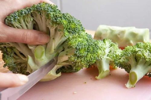 Súp lơ đừng chỉ rửa với nước muối, thêm 2 thứ này bao nhiêu bụi bẩn trôi sạch