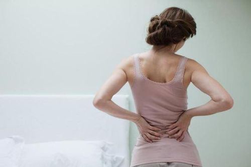7 cách giúp ngăn đau lưng dưới cho phụ nữ tuổi trung niên