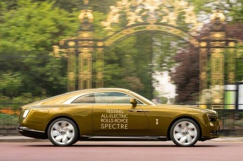 Rolls-Royce đưa vào danh sách đen những người 'mua đi bán lại' để kiếm lời