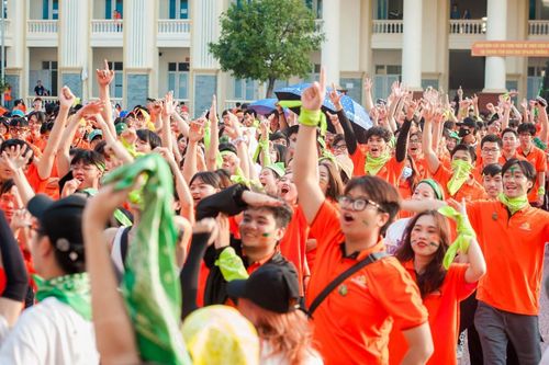 Team hướng nội cũng phải 'quay đầu' khi lạc vào chuỗi sự kiện quanh năm suốt tháng ở Trường ĐH FPT