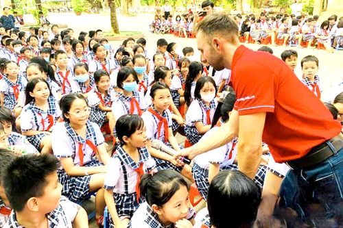 10 năm học tiếng Anh trong trường: Sao nhiều học sinh chưa tự tin giao tiếp?